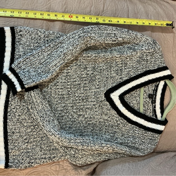 Say What? Monochrome Black and White V-Neck Sweater Large NWOT - Picture 3 of 8